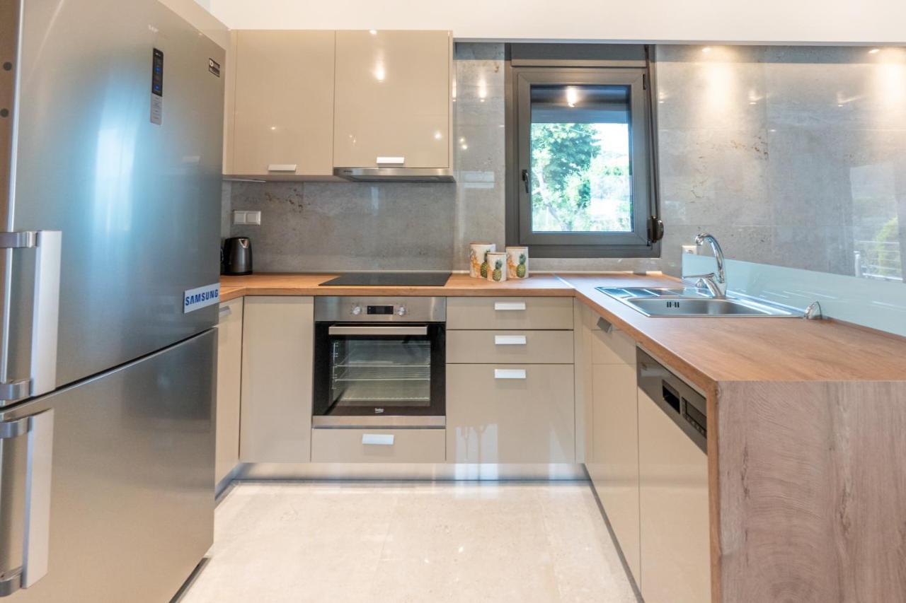 3 Doors Villas Nea Iraklitsa ภายนอก รูปภาพ