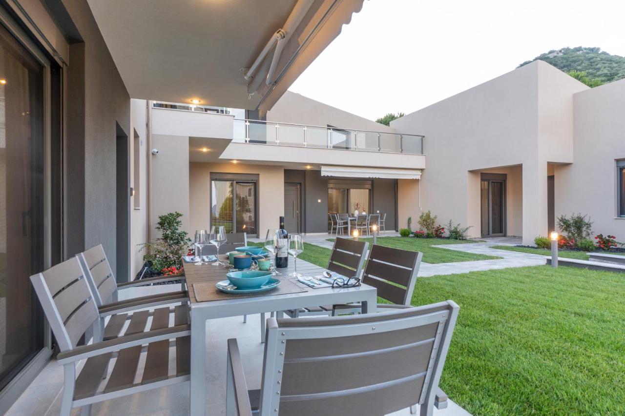 3 Doors Villas Nea Iraklitsa ภายนอก รูปภาพ