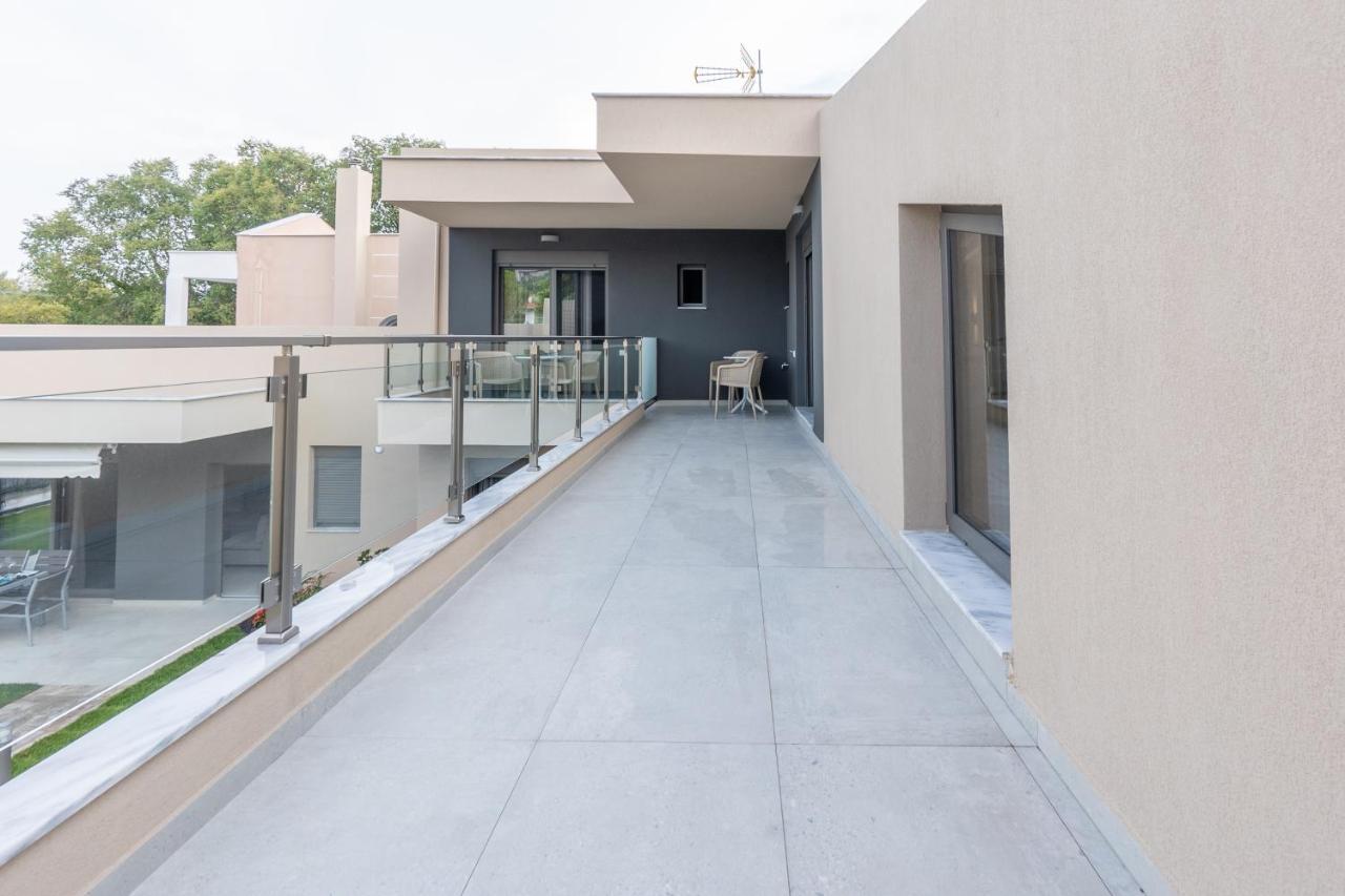 3 Doors Villas Nea Iraklitsa ภายนอก รูปภาพ
