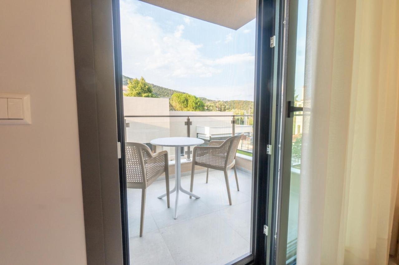 3 Doors Villas Nea Iraklitsa ภายนอก รูปภาพ