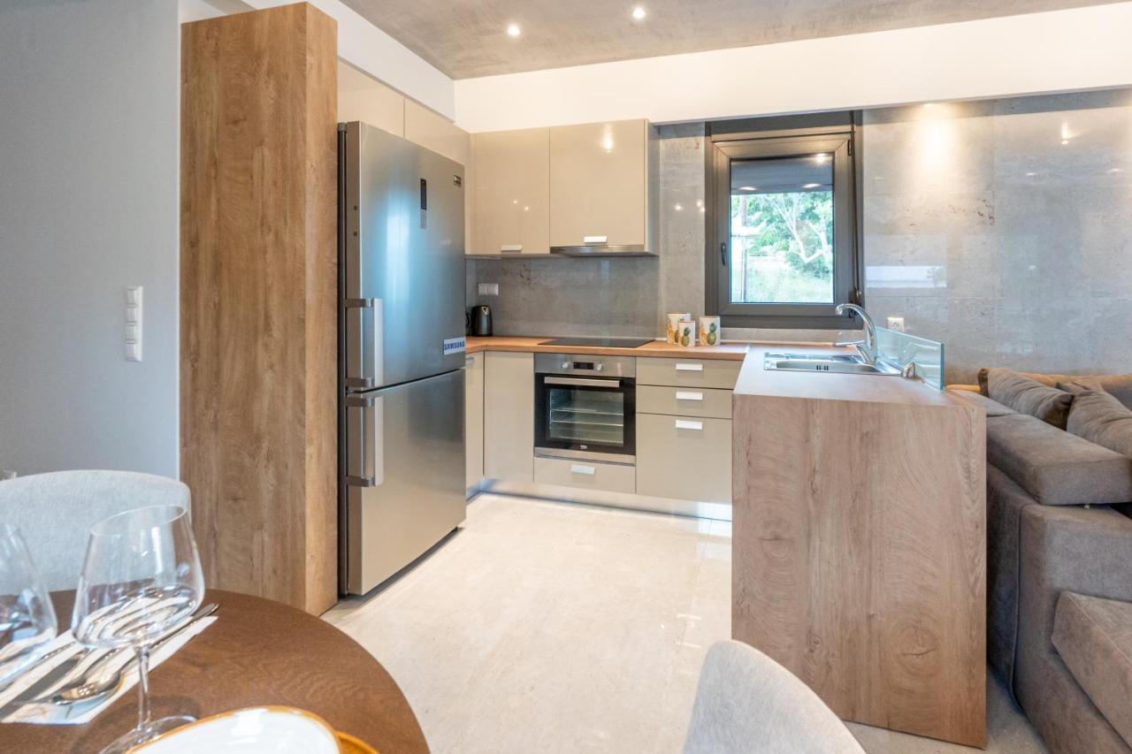 3 Doors Villas Nea Iraklitsa ภายนอก รูปภาพ
